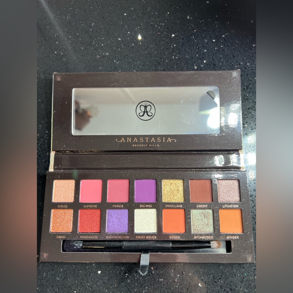 Anastasia Beverly Hills eyeshadow palette